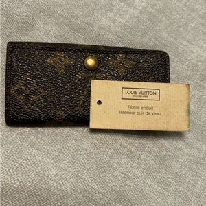 Authentic Louis Vuitton holder key